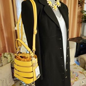 ‼️SOLD ‼️Beautiful summer yellow Crossbody handbag